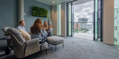 ansatte på oslo-kontoret, udsigt mod Munch-museet